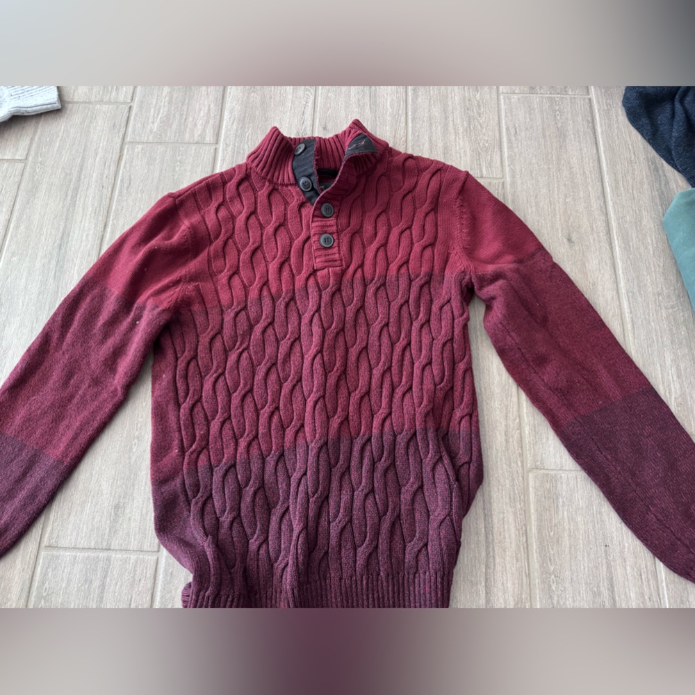 Commerce Large Red and Maroon Sweater with 1/4 buttons